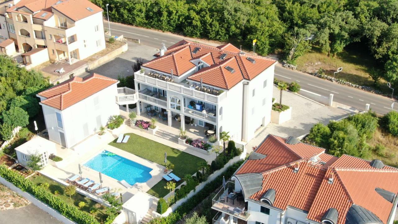 Luxury Rooms Vila Carissa Малинска Экстерьер фото