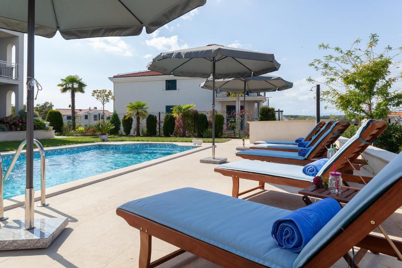 Luxury Rooms Vila Carissa Малинска Экстерьер фото